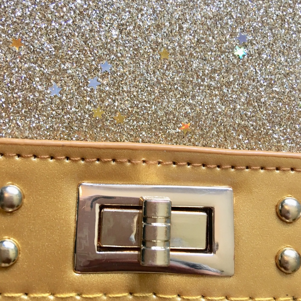 Gold Shoulder Bag 💛 - Picture 5 of 8